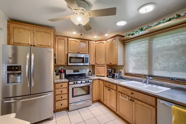 271 Hill Avenue, Bartlett, IL 60103