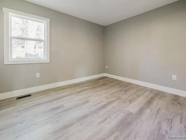311 Longspur Lane, Commerce Charter Township, MI 48382