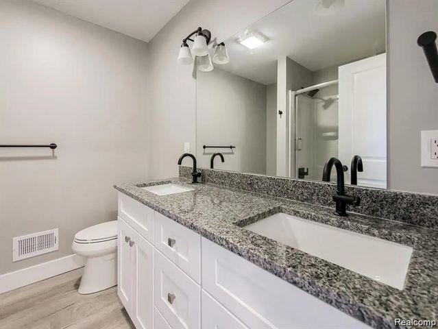 311 Longspur Lane, Commerce Charter Township, MI 48382