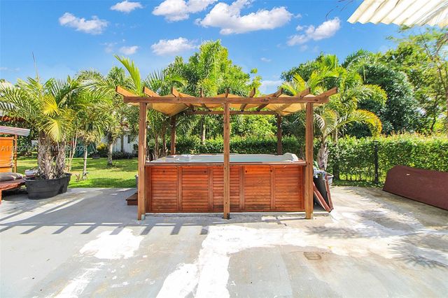 37225 SW 214th Ave, Homestead, FL 33034