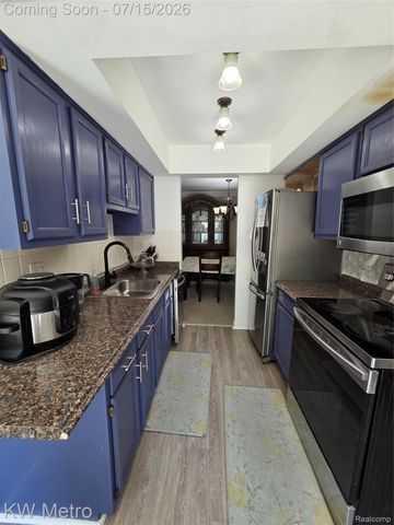 1105 Kirts Boulevard A, Troy, MI 48084
