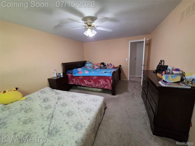 1105 Kirts Boulevard A, Troy, MI 48084