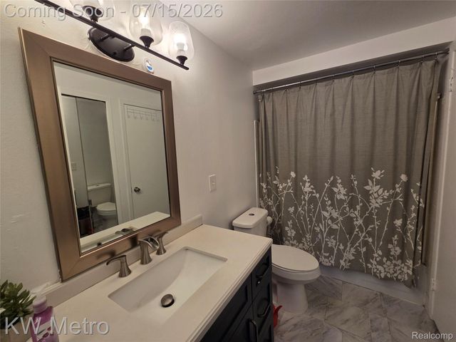 1105 Kirts Boulevard A, Troy, MI 48084