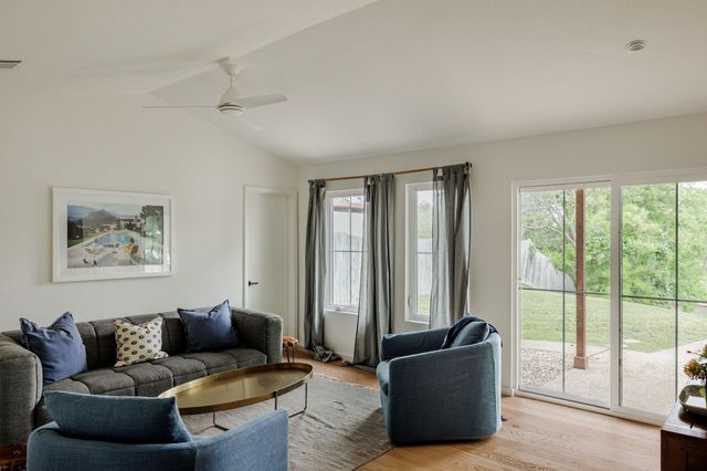 500 Lakeshore DR, Marble Falls, TX 78654