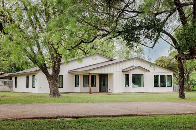 500 Lakeshore DR, Marble Falls, TX 78654