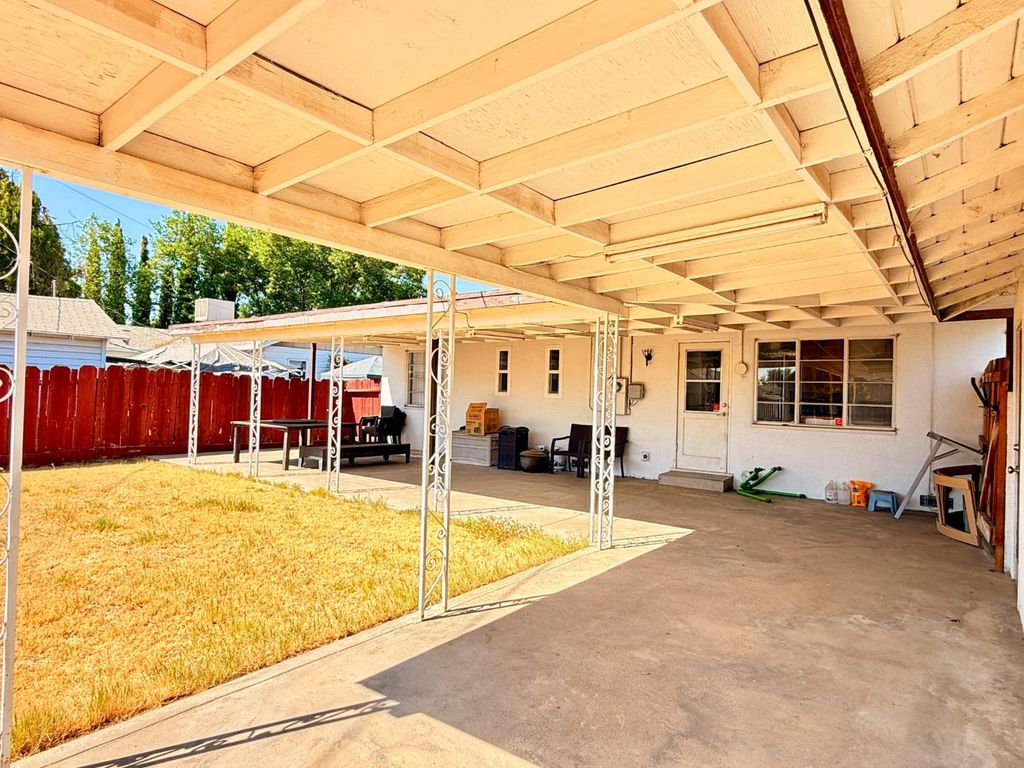 Image 18 of property listing at 3444 Mayfair Boulevard, Fresno, CA 93703