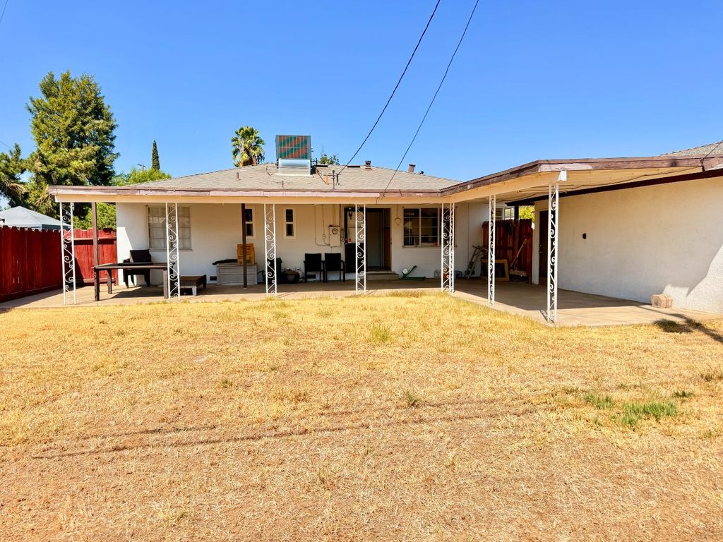 Image 19 of property listing at 3444 Mayfair Boulevard, Fresno, CA 93703