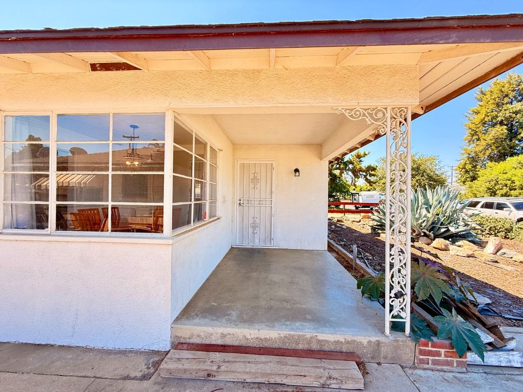 Image 3 of property listing at 3444 Mayfair Boulevard, Fresno, CA 93703