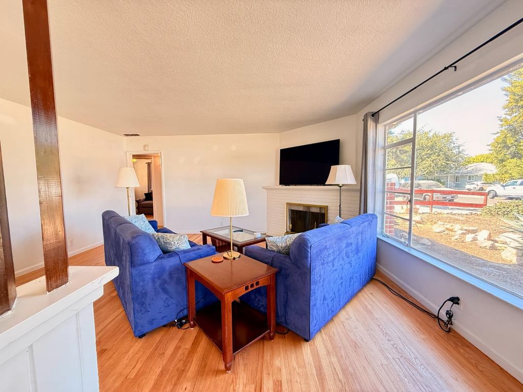 Image 5 of property listing at 3444 Mayfair Boulevard, Fresno, CA 93703
