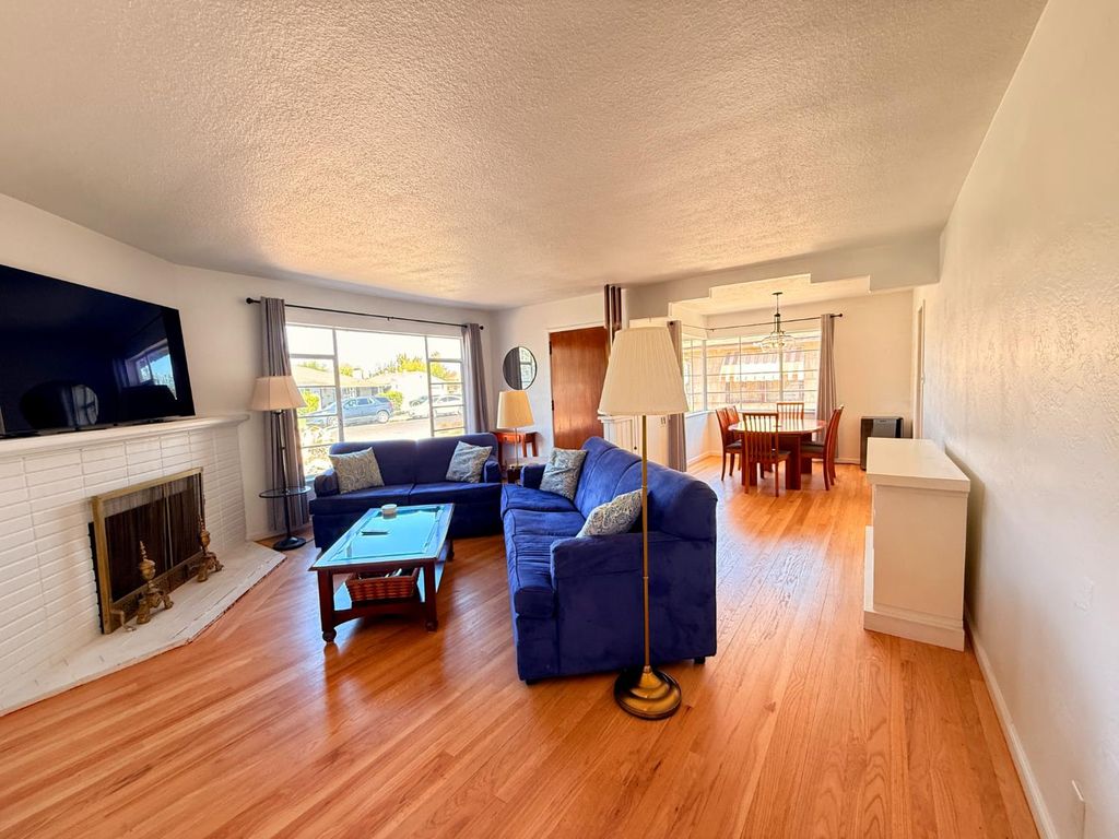 Image 6 of property listing at 3444 Mayfair Boulevard, Fresno, CA 93703
