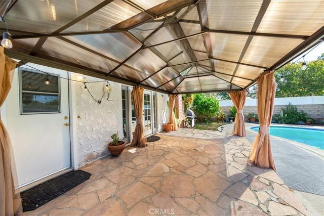 23000 Lull Street, Canoga Park, CA 91304