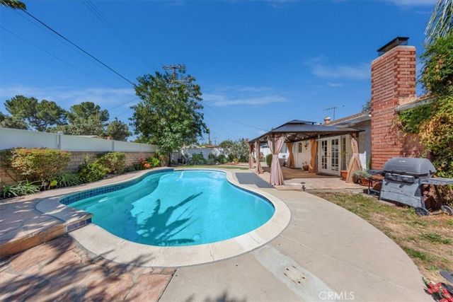 23000 Lull Street, Canoga Park, CA 91304