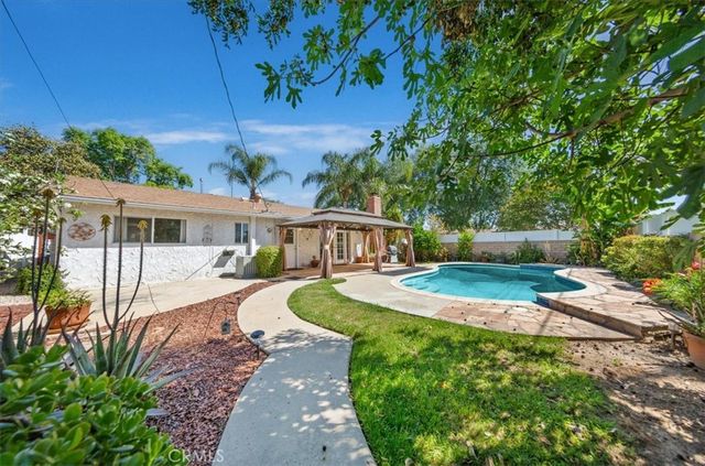 23000 Lull Street, Canoga Park, CA 91304