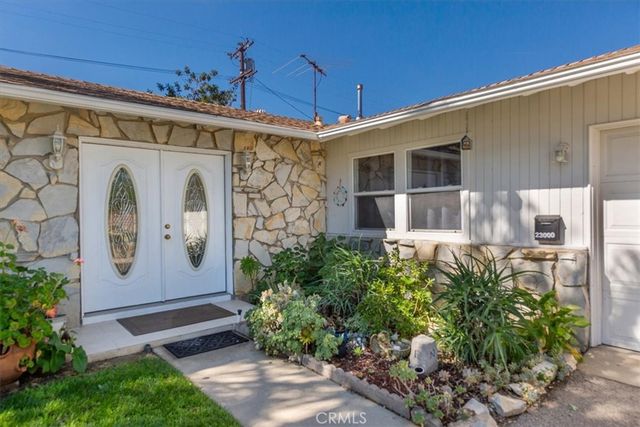 23000 Lull Street, Canoga Park, CA 91304