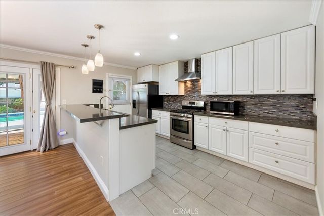 23000 Lull Street, Canoga Park, CA 91304