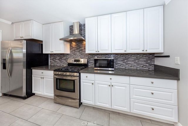 23000 Lull Street, Canoga Park, CA 91304