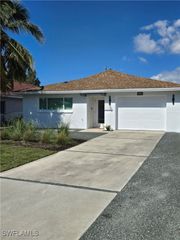 565 110th AVE N, Naples, FL 34108