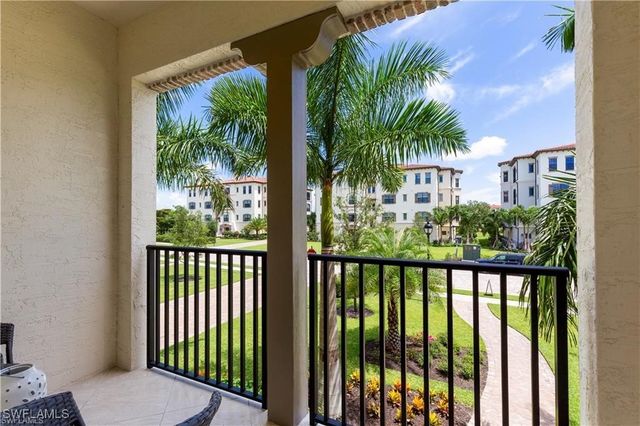 16382 Viansa WAY 3-102, Naples, FL 34110