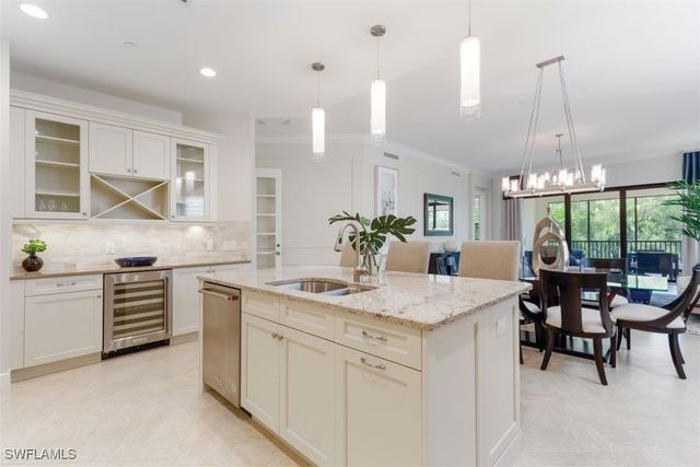 16382 Viansa WAY 3-102, Naples, FL 34110