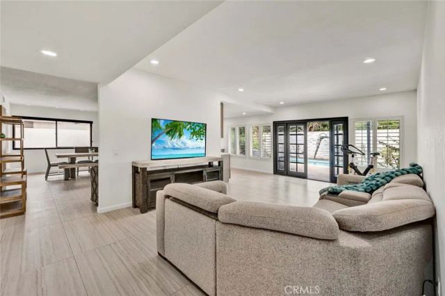 21151 Chubasco Lane, Huntington Beach, CA 92646