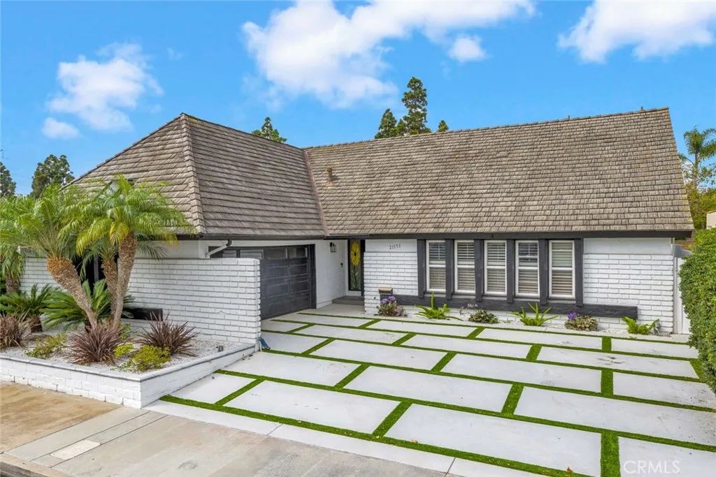 21151 Chubasco Lane, Huntington Beach, CA 92646