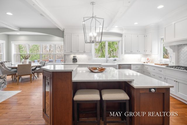 5254 Canyon River Drive NE, Ada, MI 49301