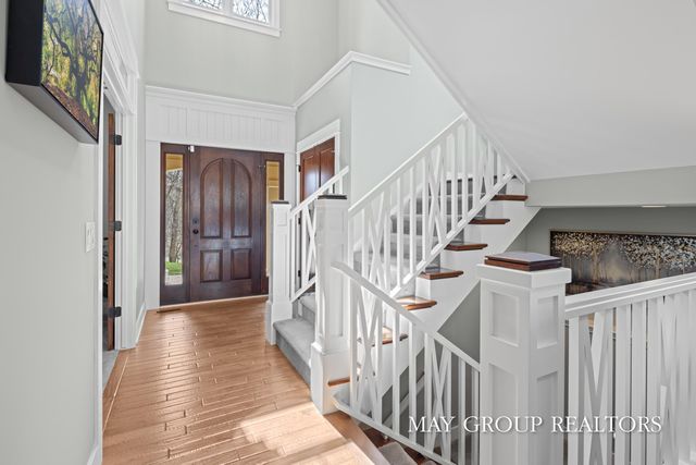 5254 Canyon River Drive NE, Ada, MI 49301