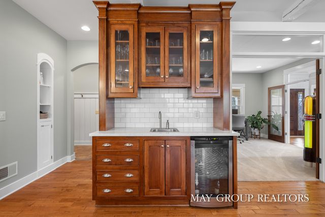 5254 Canyon River Drive NE, Ada, MI 49301