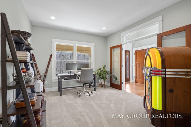 5254 Canyon River Drive NE, Ada, MI 49301
