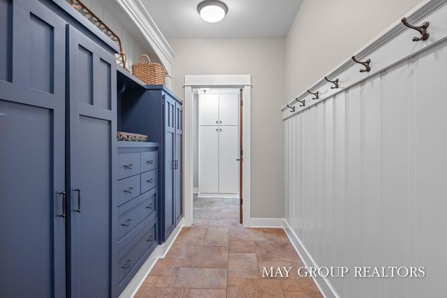 5254 Canyon River Drive NE, Ada, MI 49301