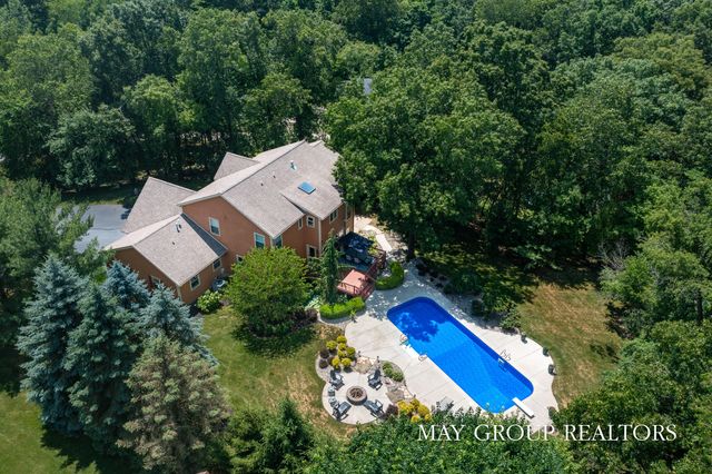5254 Canyon River Drive NE, Ada, MI 49301