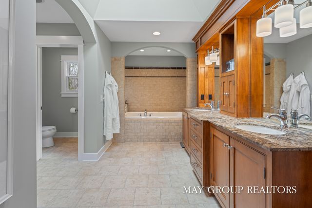 5254 Canyon River Drive NE, Ada, MI 49301