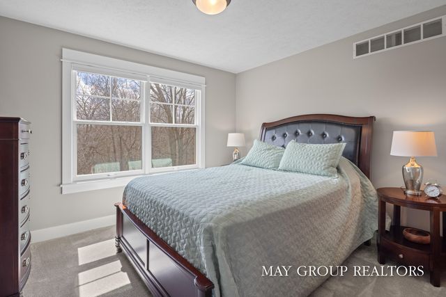 5254 Canyon River Drive NE, Ada, MI 49301