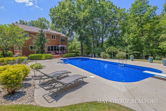 5254 Canyon River Drive NE, Ada, MI 49301