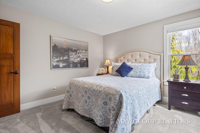 5254 Canyon River Drive NE, Ada, MI 49301