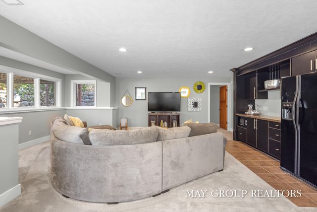 5254 Canyon River Drive NE, Ada, MI 49301