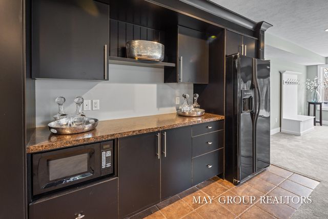 5254 Canyon River Drive NE, Ada, MI 49301
