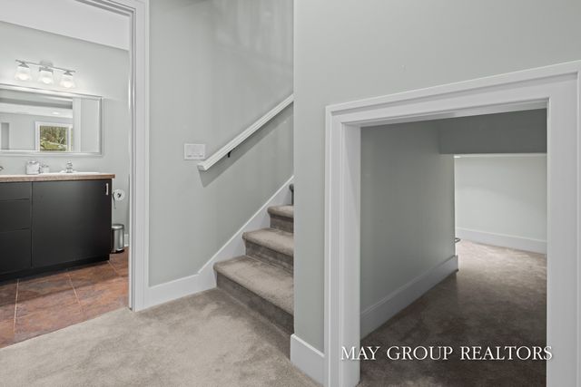 5254 Canyon River Drive NE, Ada, MI 49301