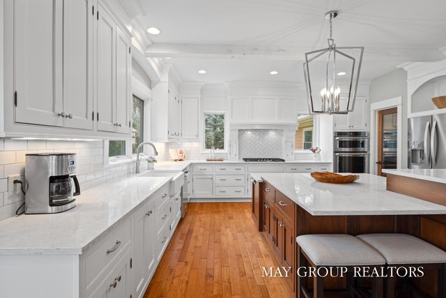 5254 Canyon River Drive NE, Ada, MI 49301