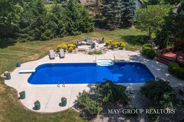 5254 Canyon River Drive NE, Ada, MI 49301