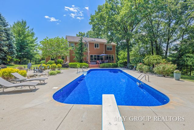 5254 Canyon River Drive NE, Ada, MI 49301