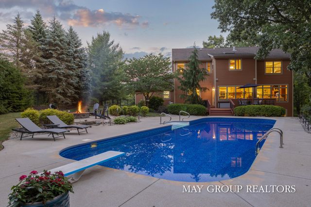 5254 Canyon River Drive NE, Ada, MI 49301