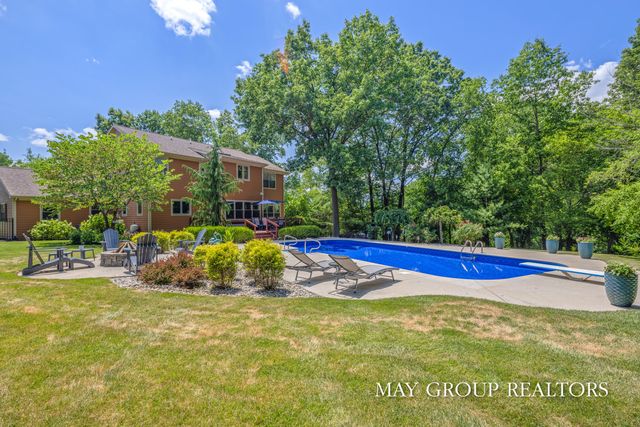 5254 Canyon River Drive NE, Ada, MI 49301