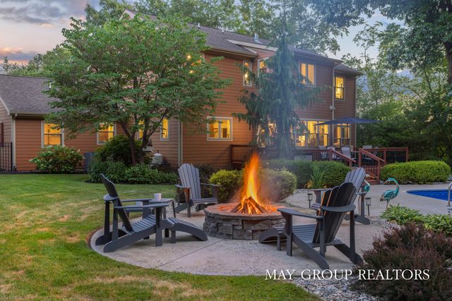 5254 Canyon River Drive NE, Ada, MI 49301