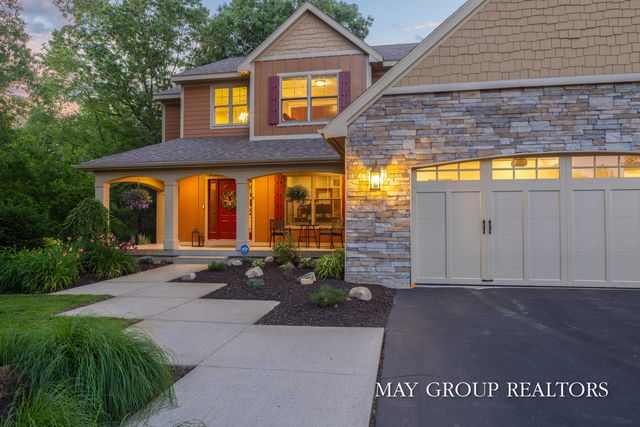 5254 Canyon River Drive NE, Ada, MI 49301