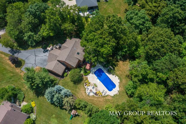 5254 Canyon River Drive NE, Ada, MI 49301