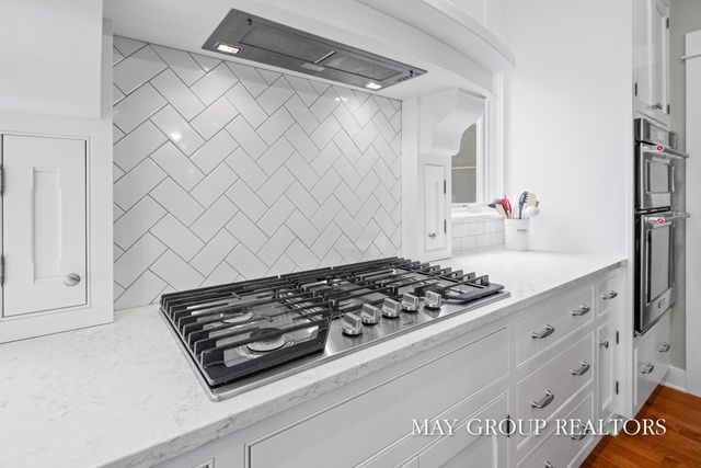 5254 Canyon River Drive NE, Ada, MI 49301
