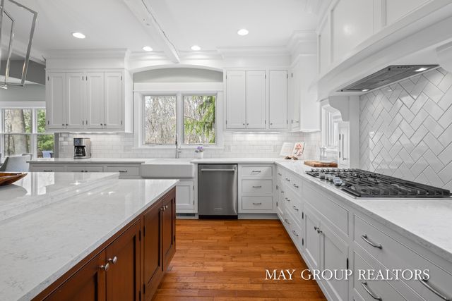 5254 Canyon River Drive NE, Ada, MI 49301