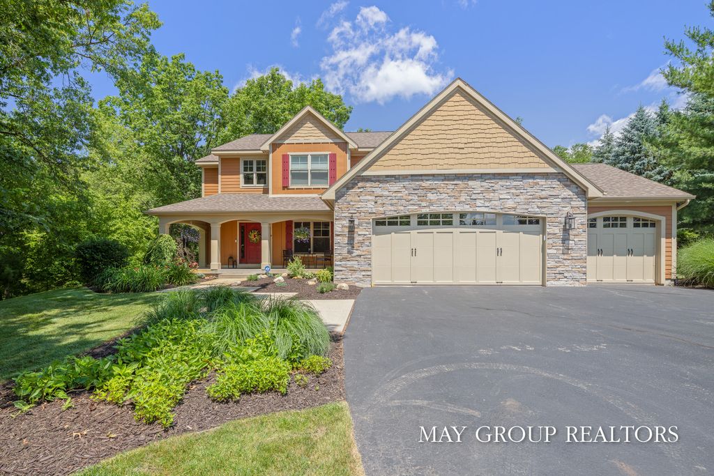 5254 Canyon River Drive NE, Ada, MI 49301