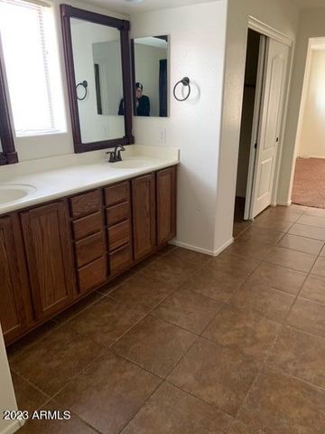 1882 S SETON Avenue, Gilbert, AZ 85295